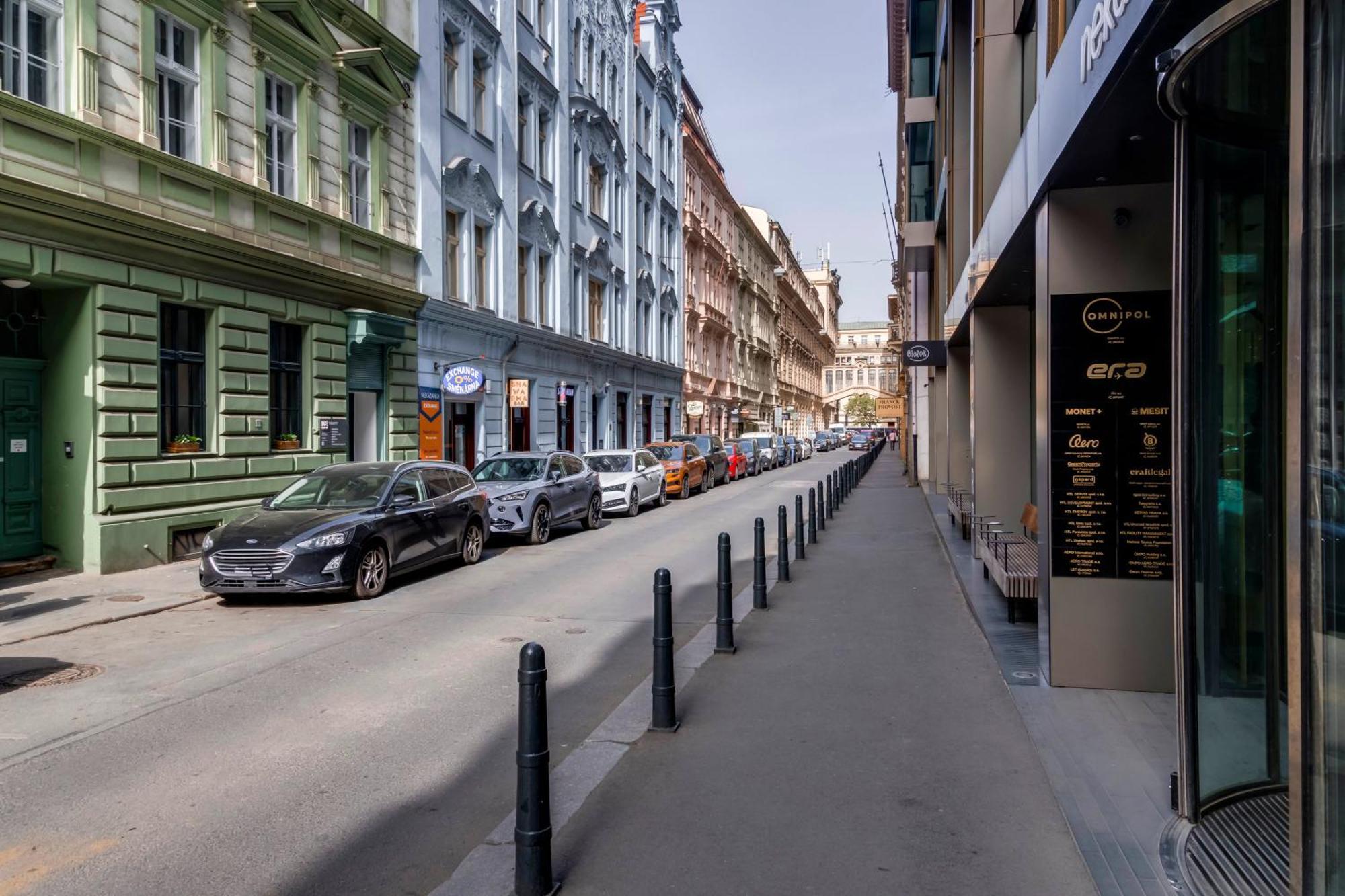 New Town Oases Apartment Prag